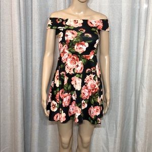 NWT Off-The-Shoulder Floral Dress
